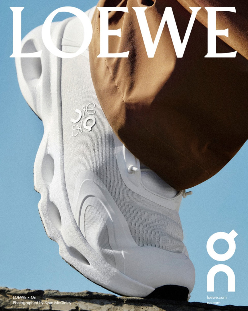 로에베 × 온, 새로운 스니커즈의 서사를 쓰다 3 20251016 loewe 4 3