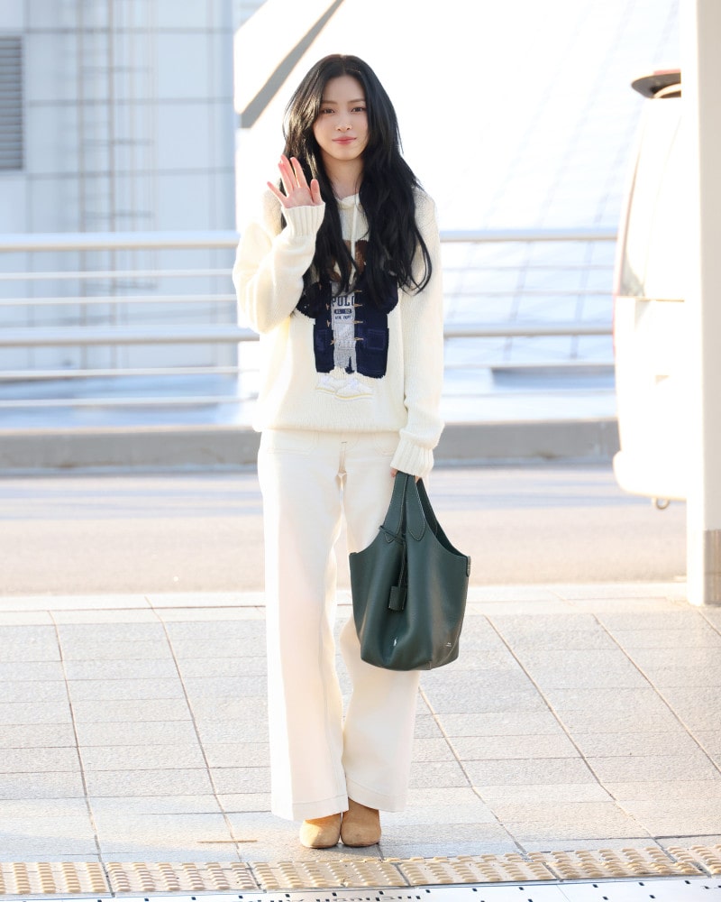 ITZY 류진의 감각적인 윈터 캐주얼 룩 4 20251022 polo 3 4