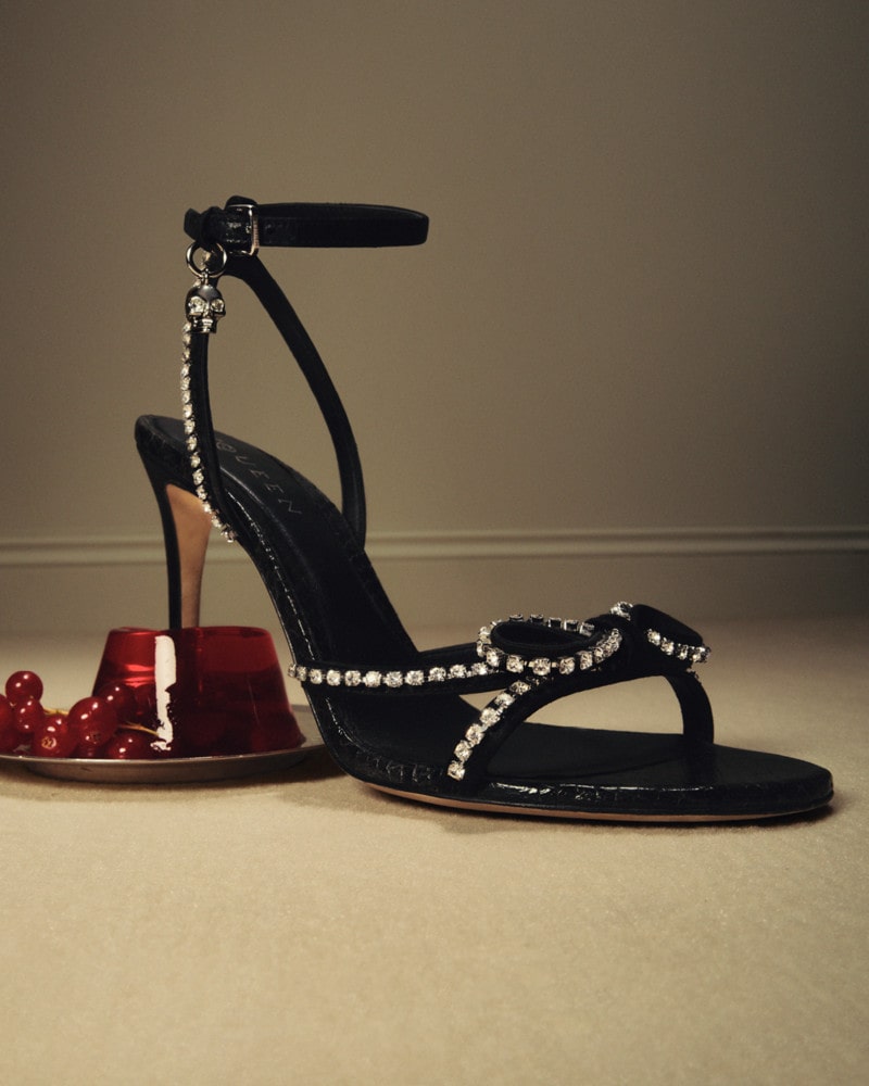 맥퀸, 포멀함과 화려함 담아낸 2025 홀리데이 에디트 6 20251023 McQUEEN 1 6