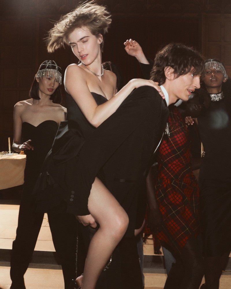 맥퀸, 포멀함과 화려함 담아낸 2025 홀리데이 에디트 3 20251023 McQUEEN 10 3