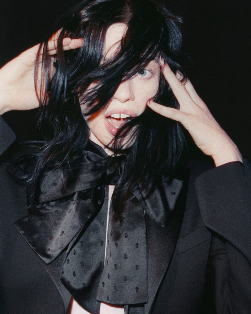 맥퀸, 포멀함과 화려함 담아낸 2025 홀리데이 에디트 10 20251023 McQUEEN 13 10