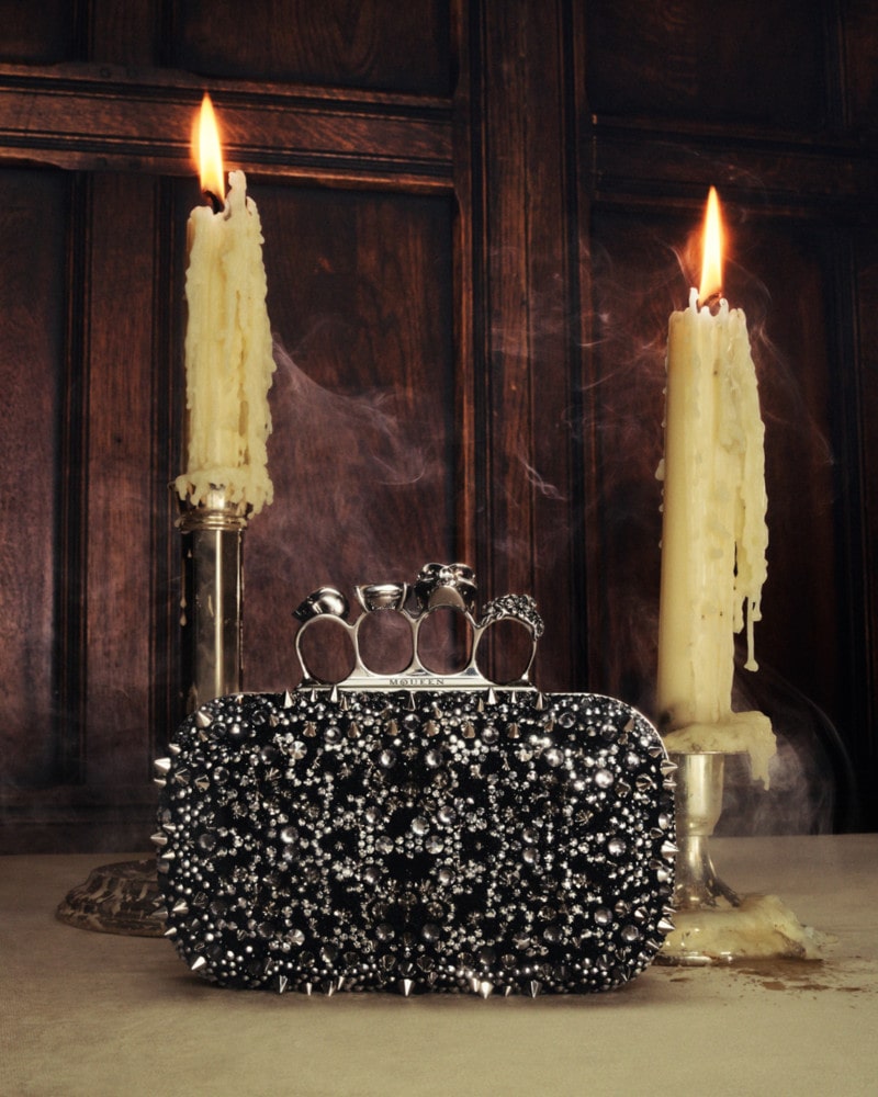 맥퀸, 포멀함과 화려함 담아낸 2025 홀리데이 에디트 12 20251023 McQUEEN 5 12