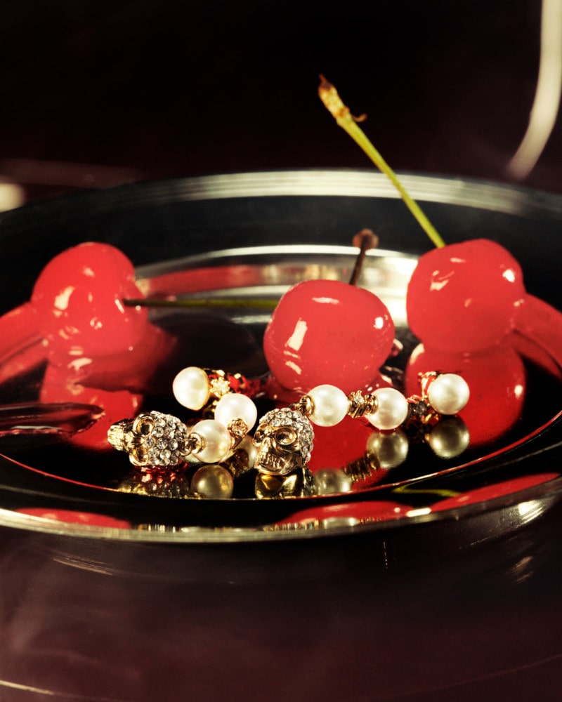 맥퀸, 포멀함과 화려함 담아낸 2025 홀리데이 에디트 11 20251023 McQUEEN 6 11