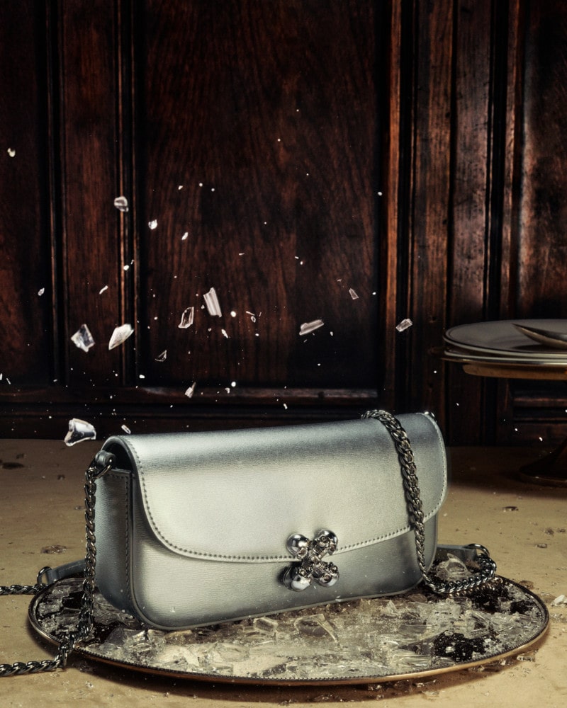 맥퀸, 포멀함과 화려함 담아낸 2025 홀리데이 에디트 13 20251023 McQUEEN 7 13