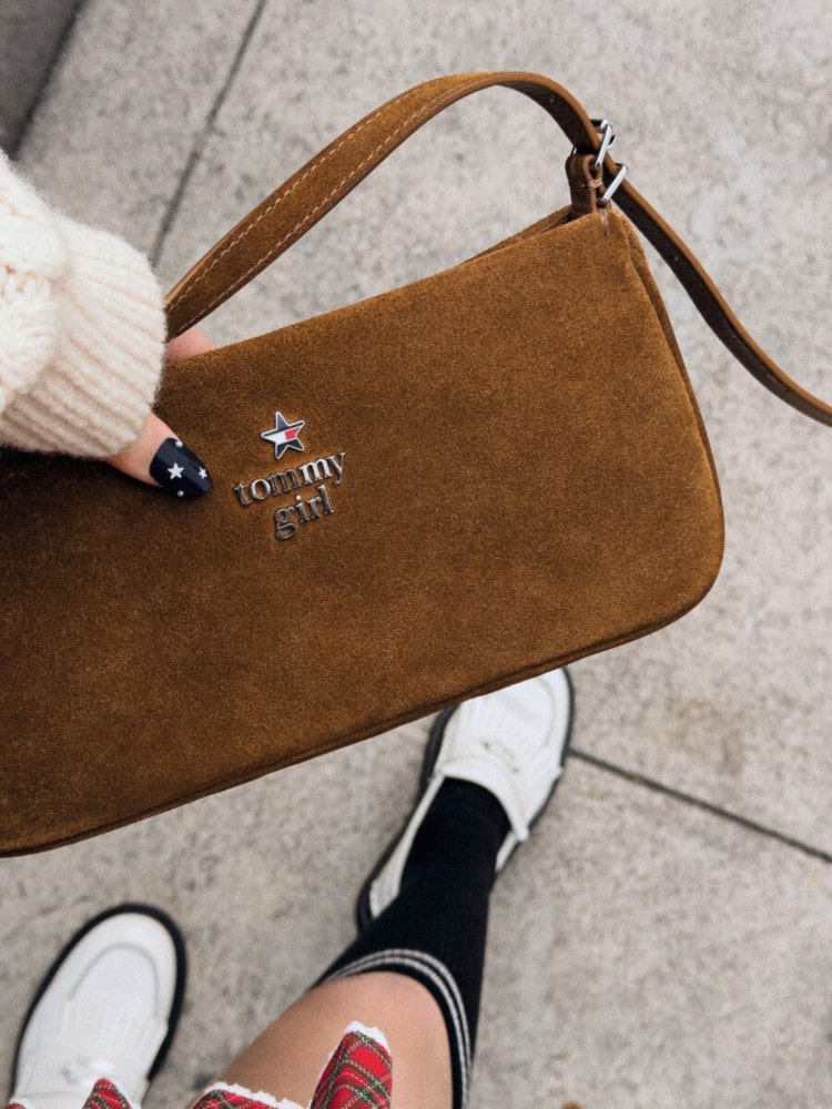 타미 진스, 뉴욕의 자유와 향수를 입다 3 210251015 TommyGir 1 3