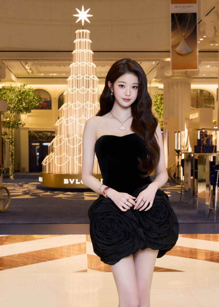 장원영과 함께한 불가리 디바스 드림의 찬란한 홀리데이 무드 6 20251208 BVLGARI 6 6