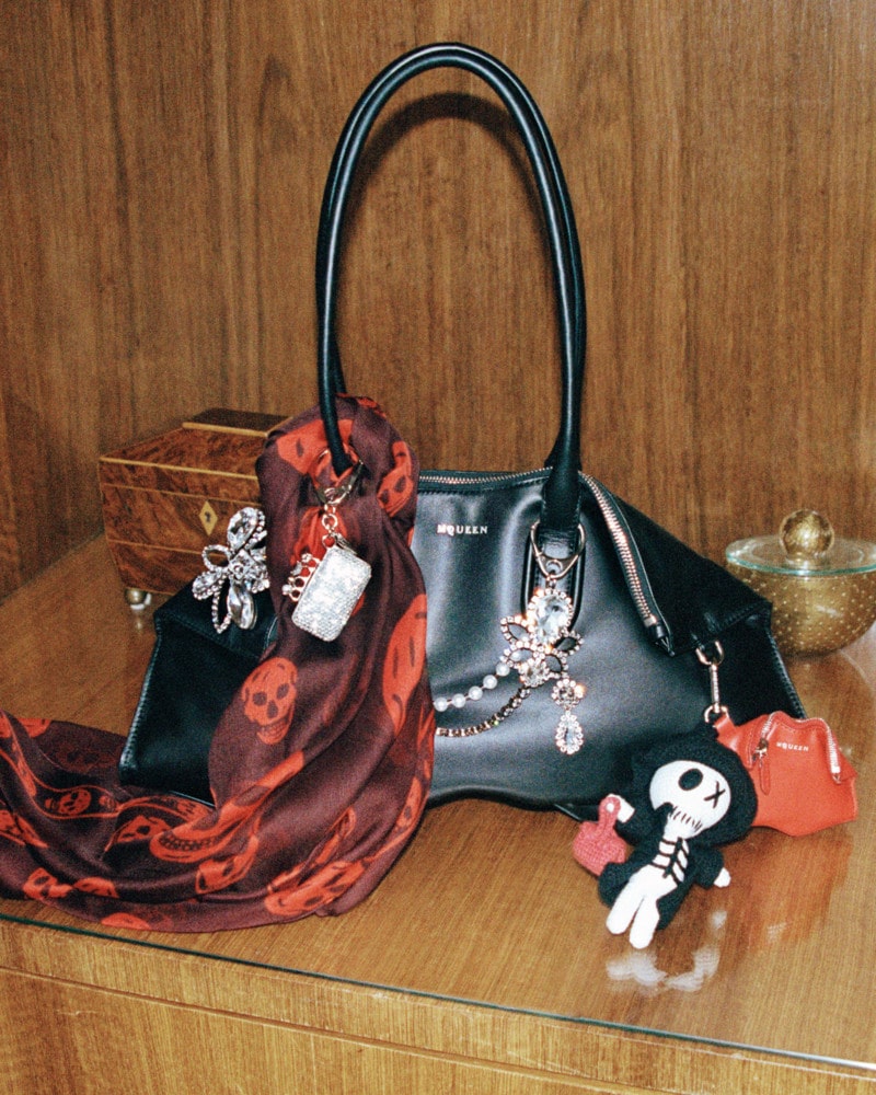 도시를 벗어난 은밀한 파티, 맥퀸 2026 SS 프리 컬렉션 공개 7 20251208 McQUEEN 1 7