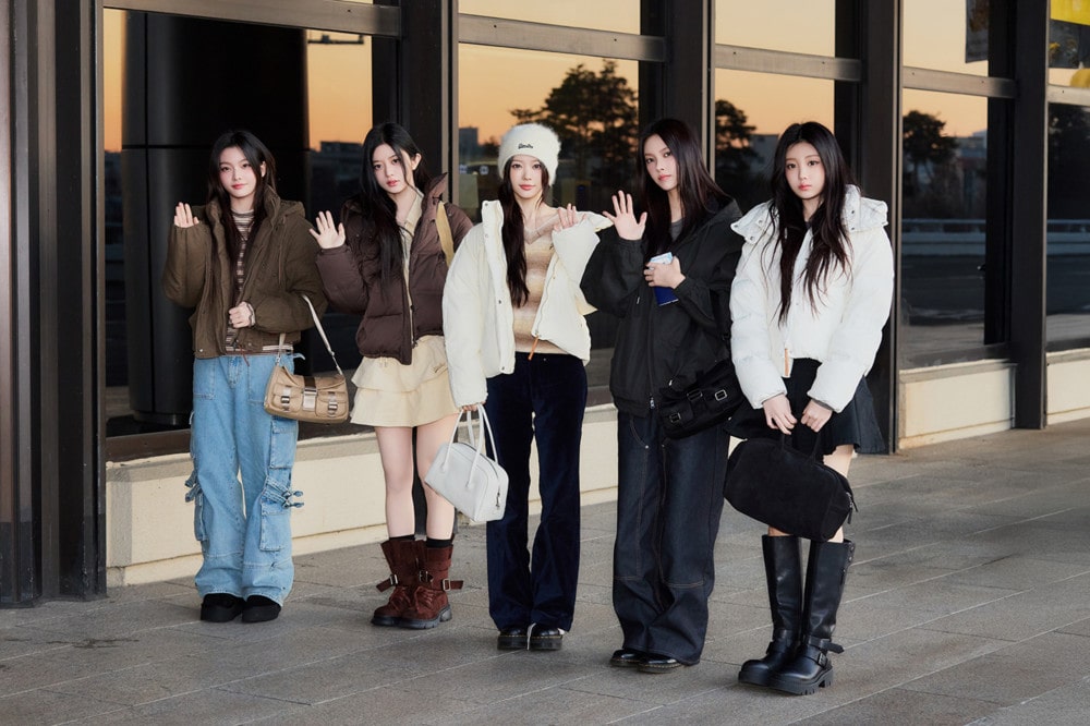 아일릿, 빈티지 웨스턴 무드의 공항 패션 1 20251210 SUPERDRY 1