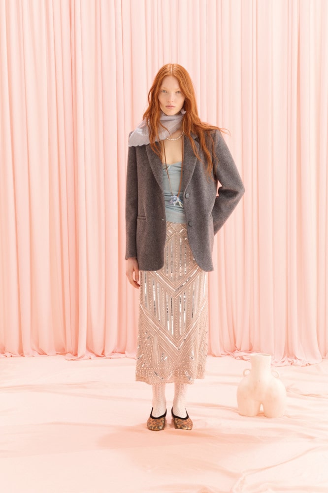 스팽글과 퍼, 연말 스타일을 지배하는 장식 트렌드 7 20251211 beans 5 7