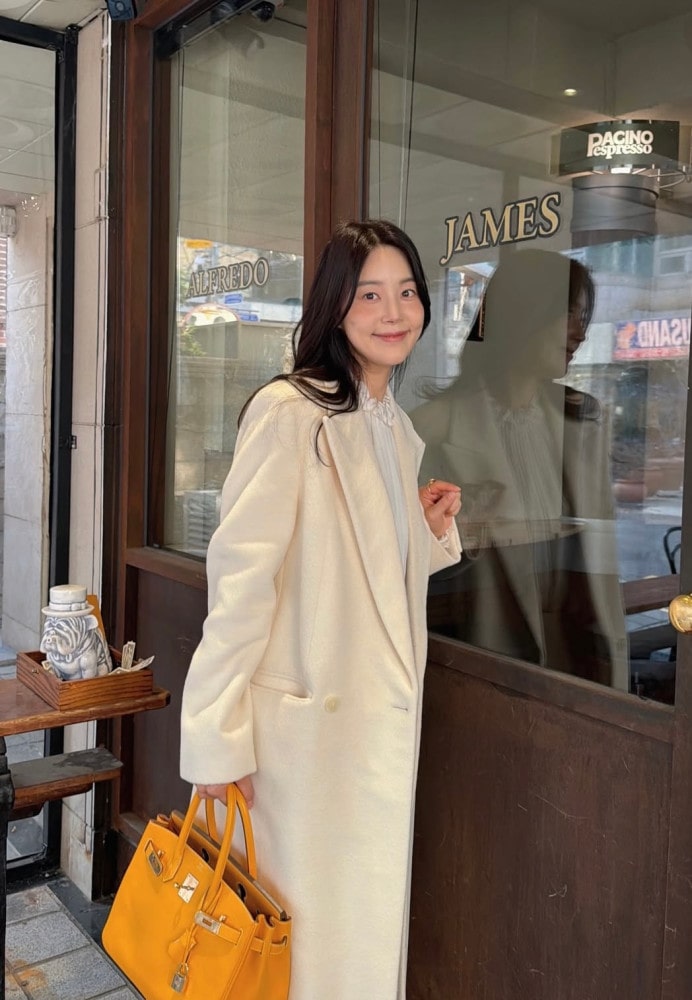 ‘시크 블랙’ 차정원 vs ‘우아 화이트’ 한지혜, 극과 극 코트 스타일링 6 20251219 jihae 1 6