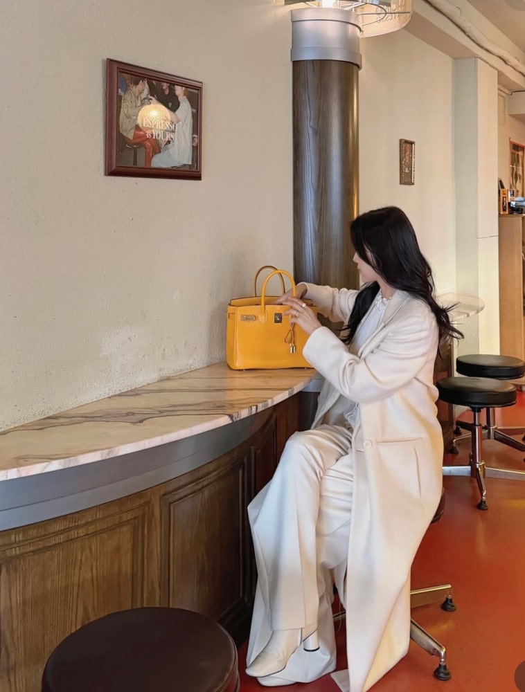 ‘시크 블랙’ 차정원 vs ‘우아 화이트’ 한지혜, 극과 극 코트 스타일링 8 20251219 jihae 2 8