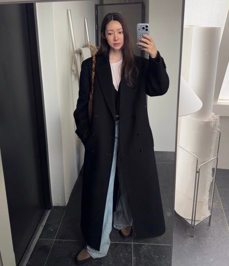 ‘시크 블랙’ 차정원 vs ‘우아 화이트’ 한지혜, 극과 극 코트 스타일링 2 20251219 jungwon 8 2