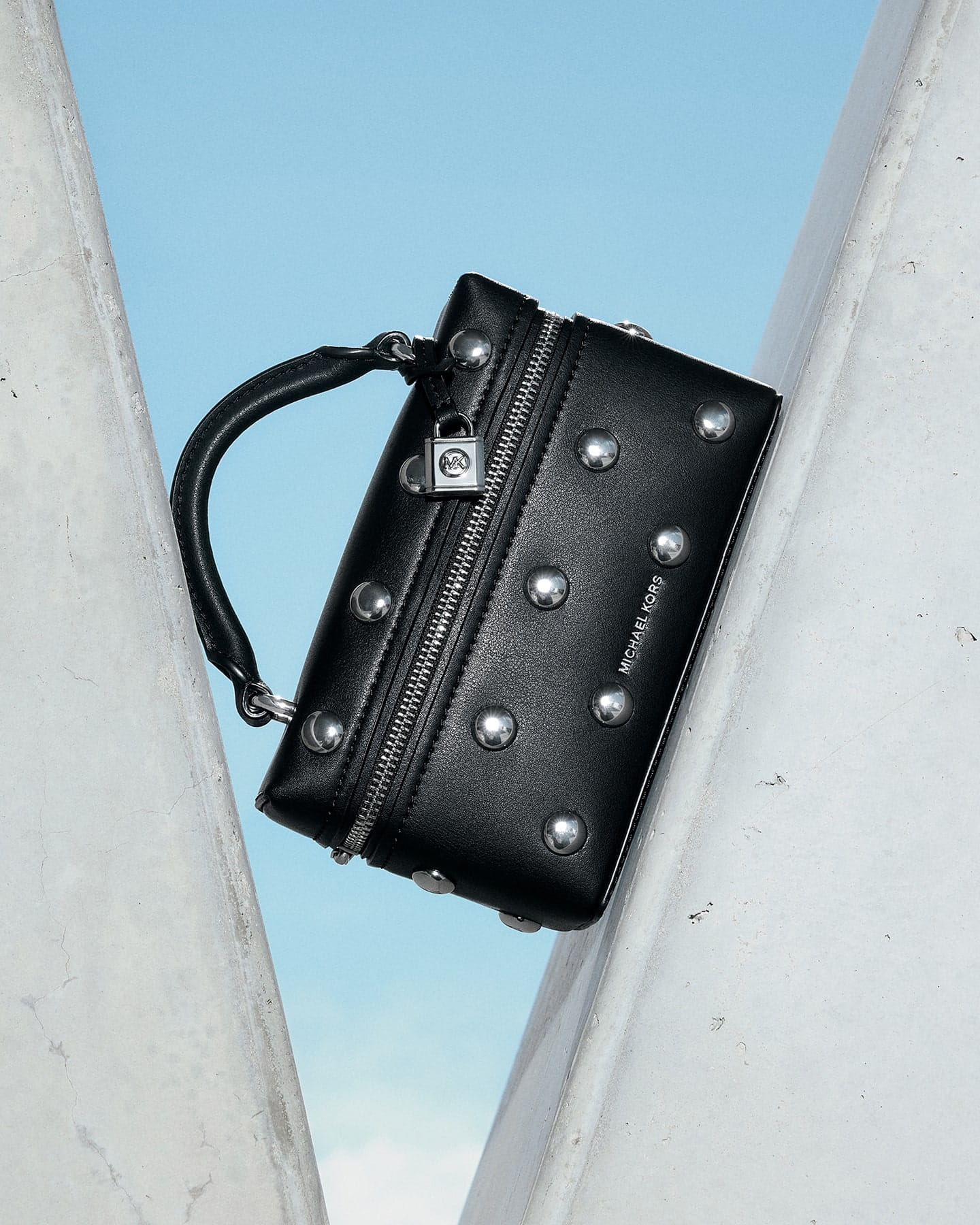 낮부터 밤까지 완벽한 리조트 무드 4 20260108 Michael Kors 2 2