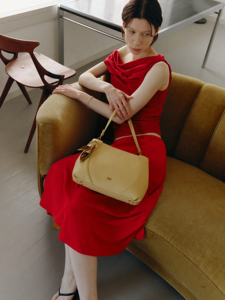 닥스 액세서리, 체크 벗고 ‘정제된 우아함’ 입다 5 20260115 daks 1 3