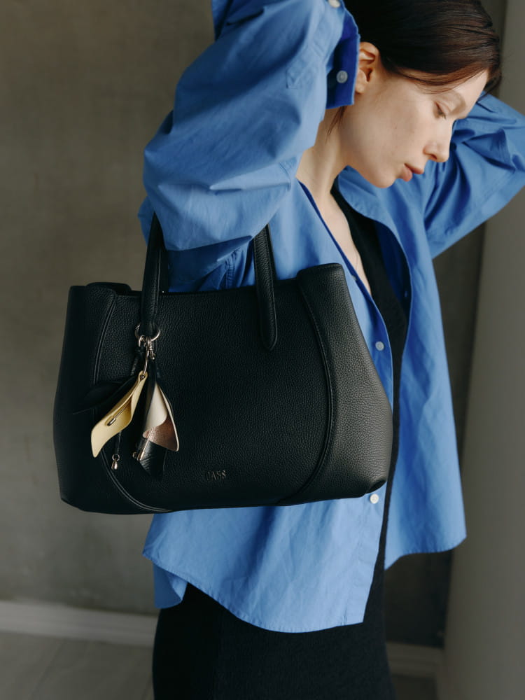 닥스 액세서리, 체크 벗고 ‘정제된 우아함’ 입다 7 20260115 daks 2 5