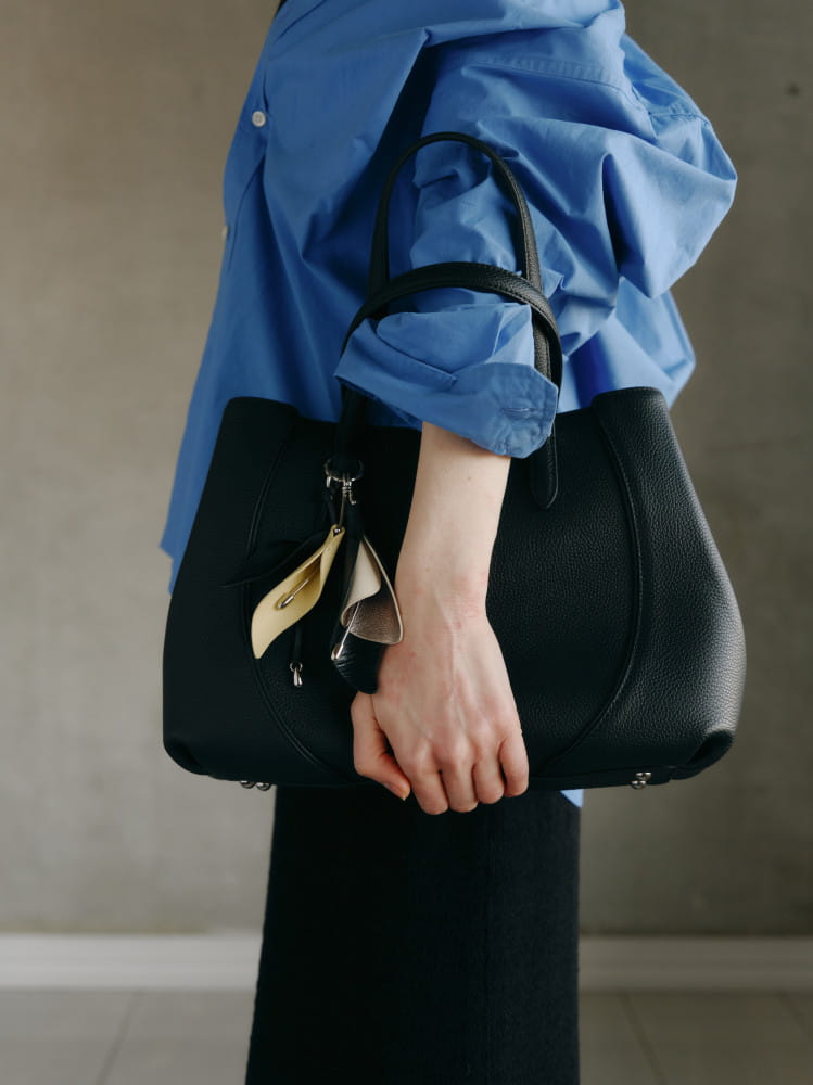 닥스 액세서리, 체크 벗고 ‘정제된 우아함’ 입다 6 20260115 daks 4 4