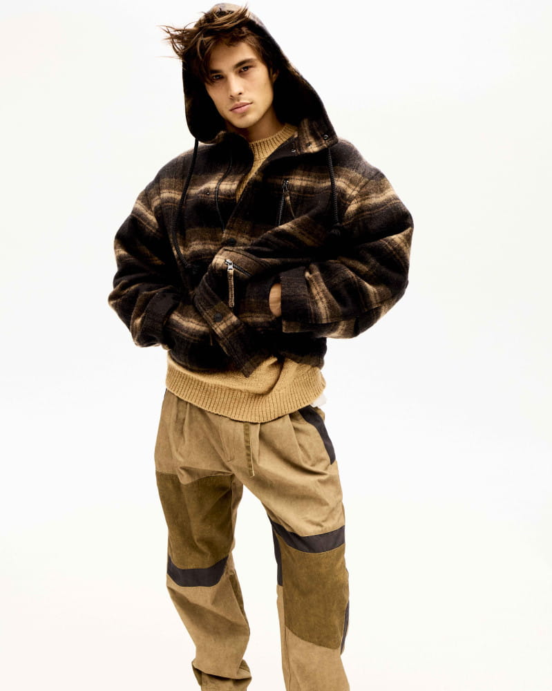 이자벨마랑이 제안하는 ‘디텐션 코어’… 절제된 관능미의 정수 5 20260127 Isabel Marant 2 3