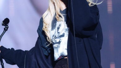 로제, 도쿄 콘서트 수놓은 ‘역대급 커스텀 무대 의상’ 10 로제무대의상리바이스커스텀룩