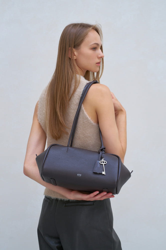 LF가 주목한 2026 백 트렌드 ‘롱 핸들’ 4 20260129 HAZZYS 1 2