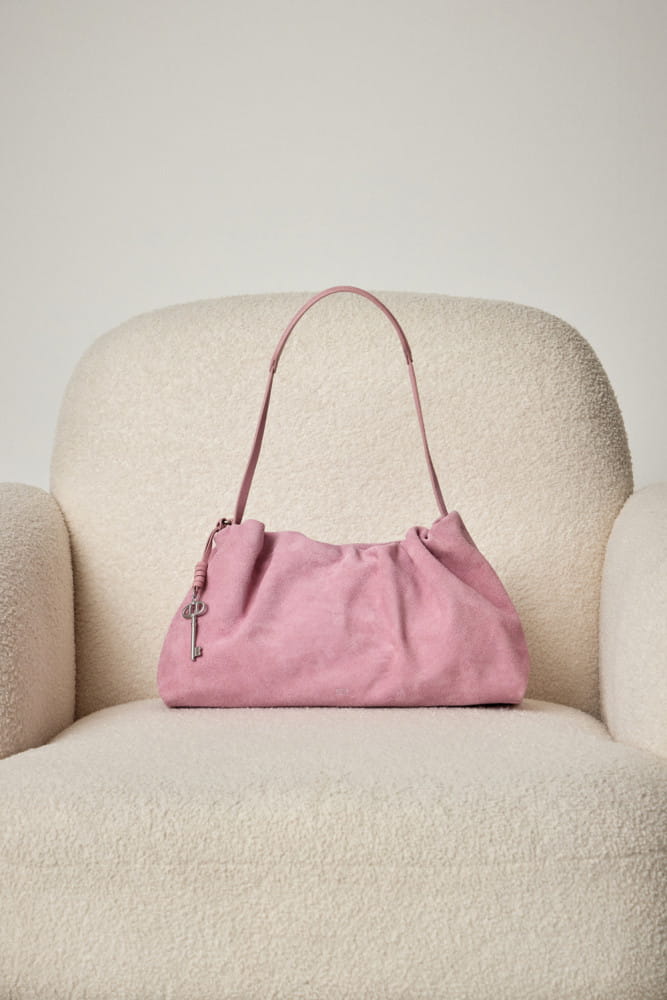 LF가 주목한 2026 백 트렌드 ‘롱 핸들’ 5 20260129 HAZZYS 8 3