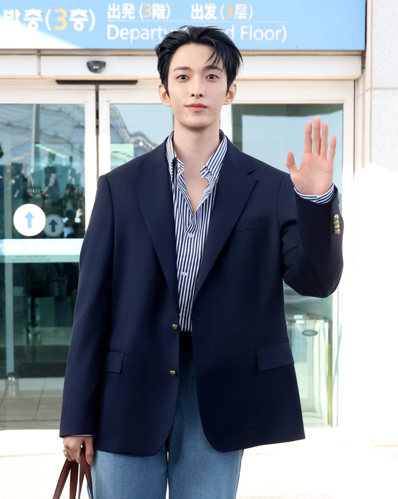 세븐틴 도겸, 블레이저에 와이드 진… 클래식과 빈티지의 절묘한 만남 5 20260130 Ralph Lauren Korea 1 3