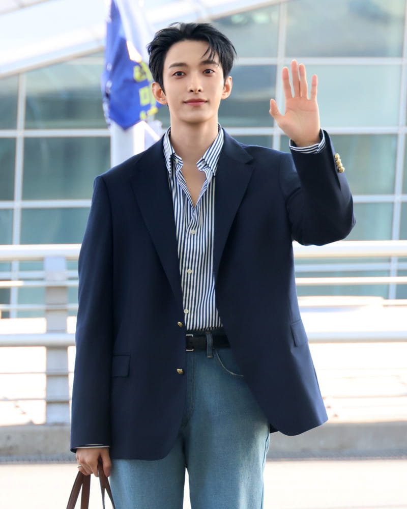 세븐틴 도겸, 블레이저에 와이드 진… 클래식과 빈티지의 절묘한 만남 1 20260130 Ralph Lauren Korea 3 1