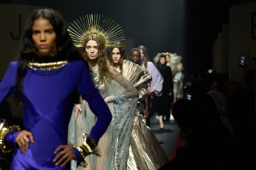 발렌티노 가라바니, 영면에 들다…“아름다움이라는 신화를 남긴 거장” 5 20260130 Valentino 2 1 3