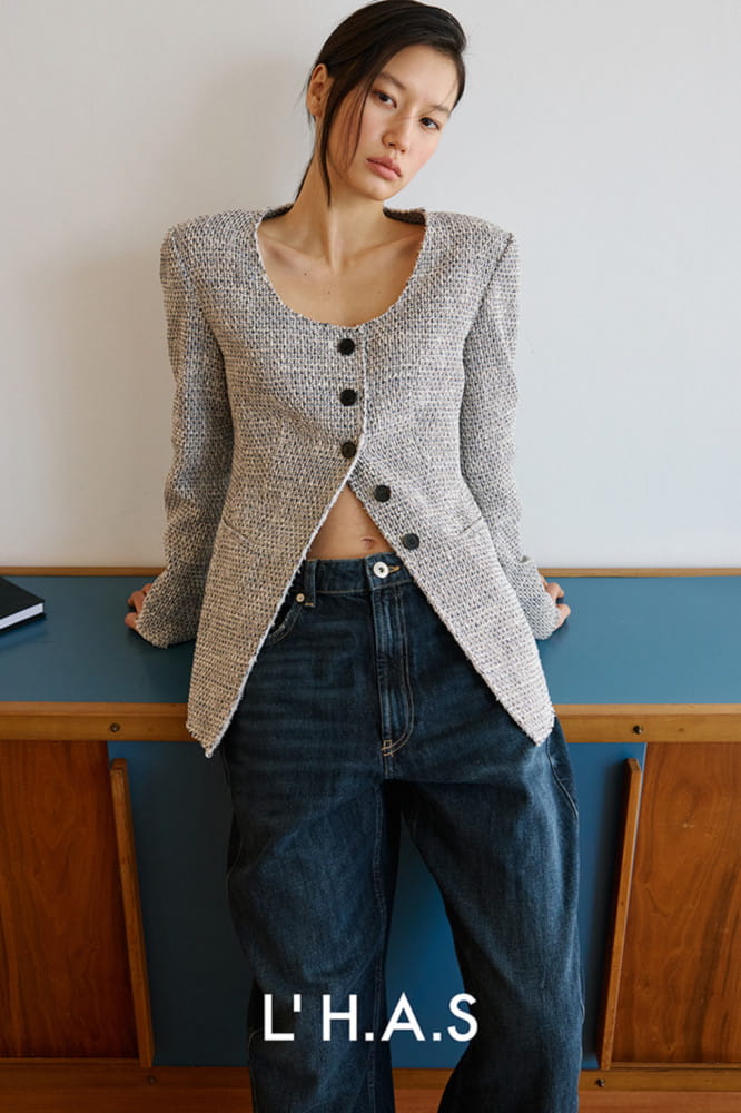 르하스의 26SS “덜어낼수록 더해지는 우아함” 3 20260220 lhas 1 2