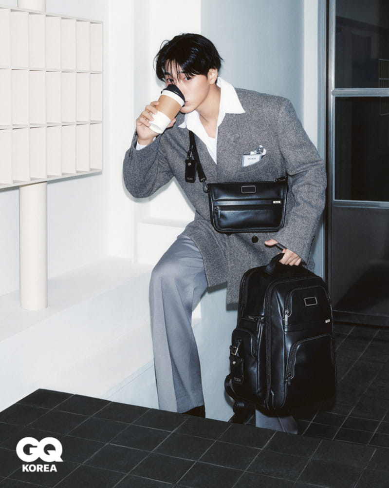 투미 X 에이티즈 산, 비즈니스부터 여행까지 ‘올 시나리오 스타일링’ 1 20260220 tumi 2 1