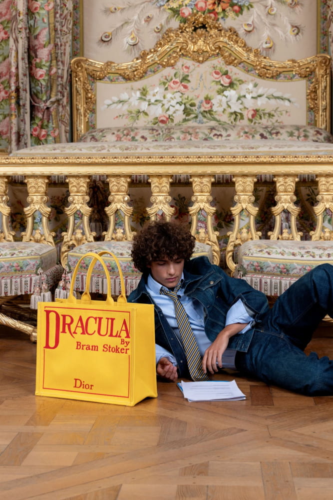 디올, 조나단 앤더슨의 시선으로 담아낸 ‘북 토트’의 새 챕터 1 20260225 dior 1 1