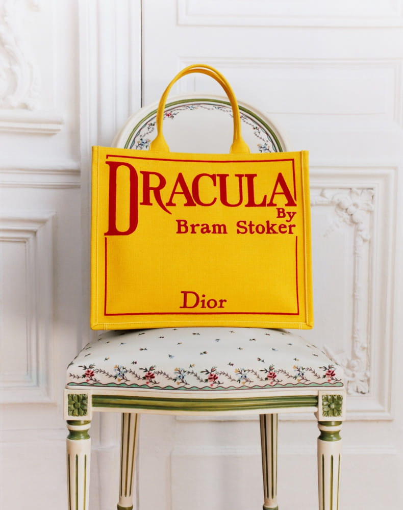 디올, 조나단 앤더슨의 시선으로 담아낸 ‘북 토트’의 새 챕터 3 20260225 dior 5 2