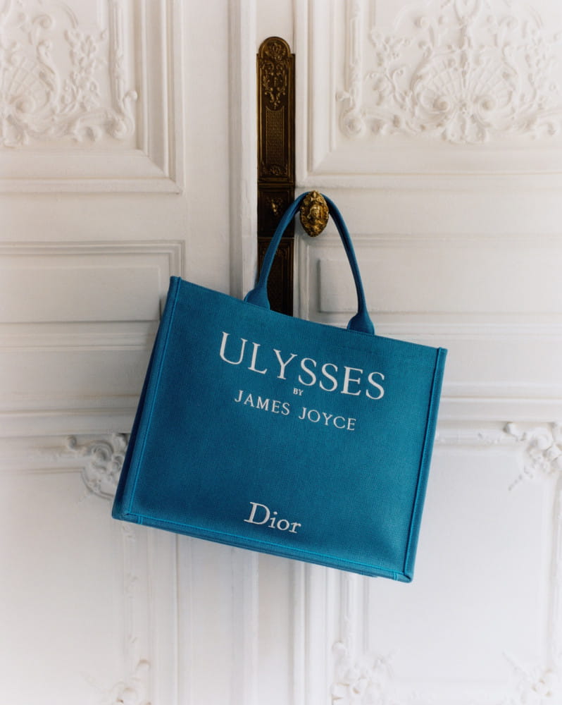 디올, 조나단 앤더슨의 시선으로 담아낸 ‘북 토트’의 새 챕터 10 20260225 dior 6 8