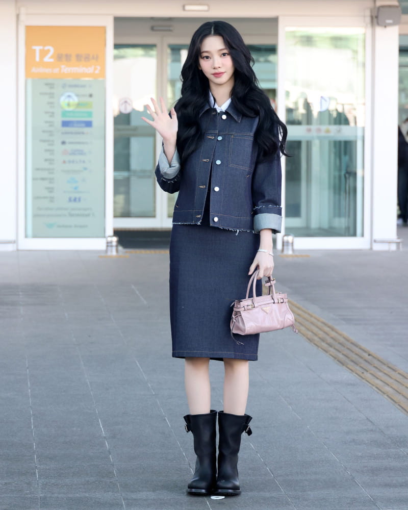 김태리 X 에스파 카리나, 프라다 쇼 위해 밀라노 출국 6 20260225 prada 3 4