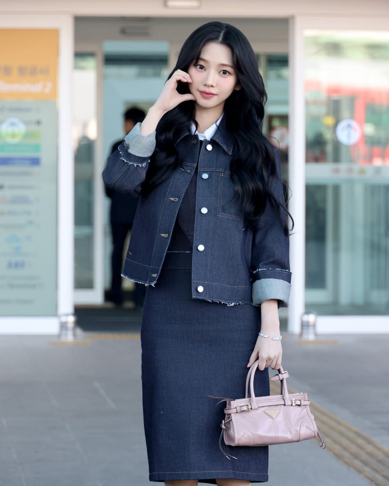 김태리 X 에스파 카리나, 프라다 쇼 위해 밀라노 출국 5 20260225 prada 4 3