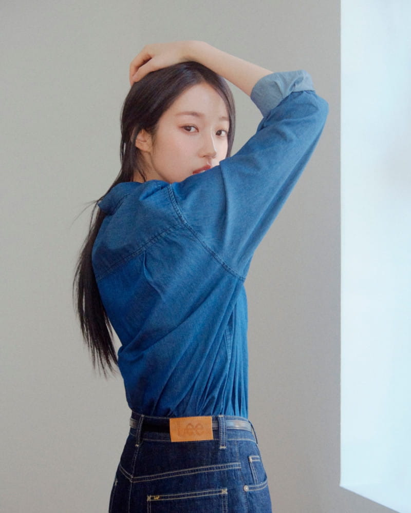 노윤서가 제안하는 감각적인 ‘봄 에센셜’ 5 20260226 lee 1 3