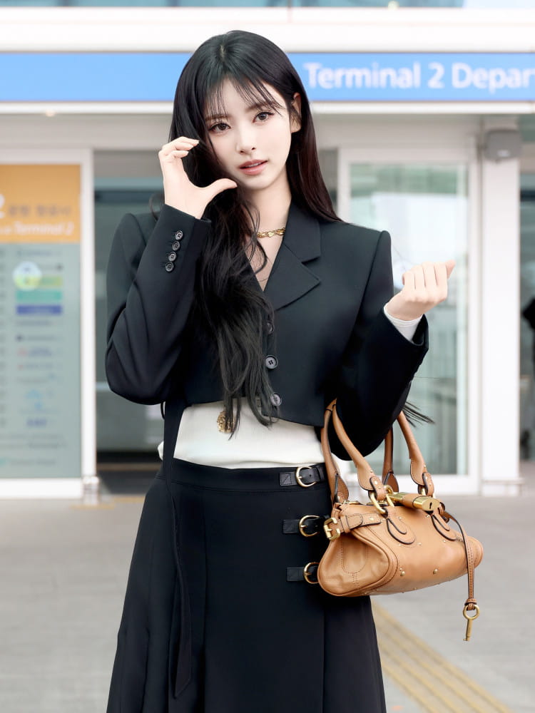 미야오 안나, 독보적 인형 미모 & 올블랙 카리스마 3 20260303 Chloe 5 2