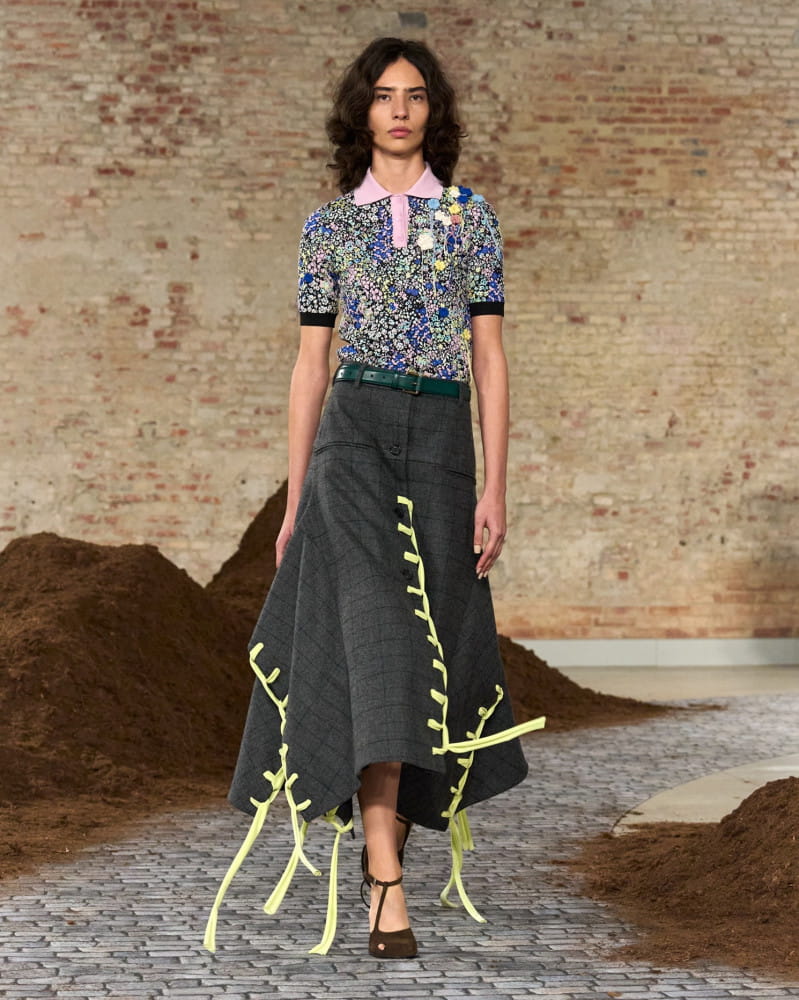 모스키노가 재해석한 아르헨티나의 낭만과 파격적 세련미 5 20260303 MOSCHINO 2 3