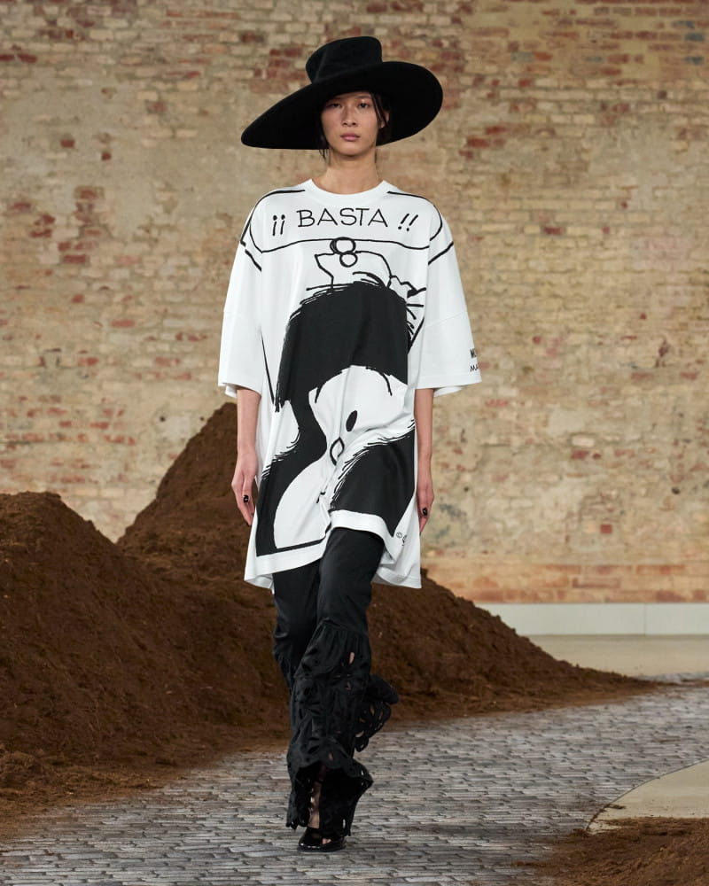 모스키노가 재해석한 아르헨티나의 낭만과 파격적 세련미 7 20260303 MOSCHINO 5 5