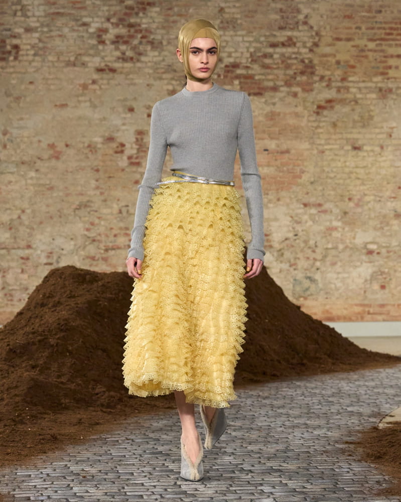 모스키노가 재해석한 아르헨티나의 낭만과 파격적 세련미 8 20260303 MOSCHINO 6 6