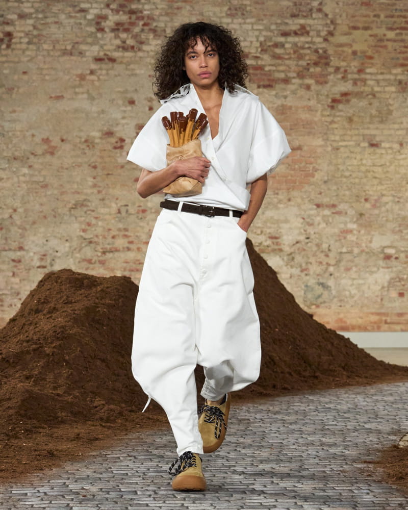 모스키노가 재해석한 아르헨티나의 낭만과 파격적 세련미 9 20260303 MOSCHINO 7 7