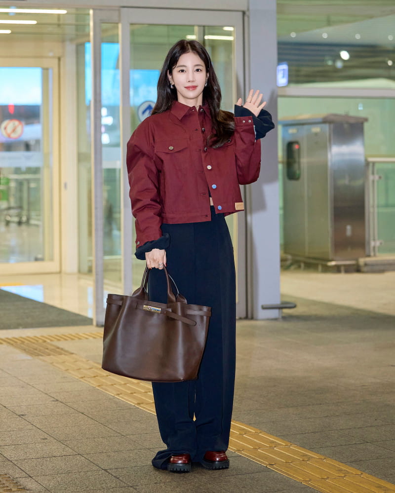 배우 기은세, 파리 패션위크 출국길 환한 미소 3 20260304 longchamp 2 1 2