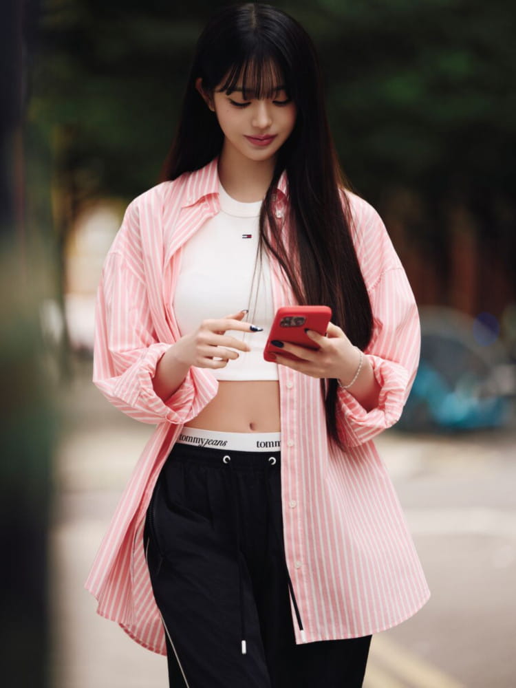 장원영의 타미 진스 “빈티지 워싱부터 Y2K 스니커즈까지” 1 20260304 tommy 1 1