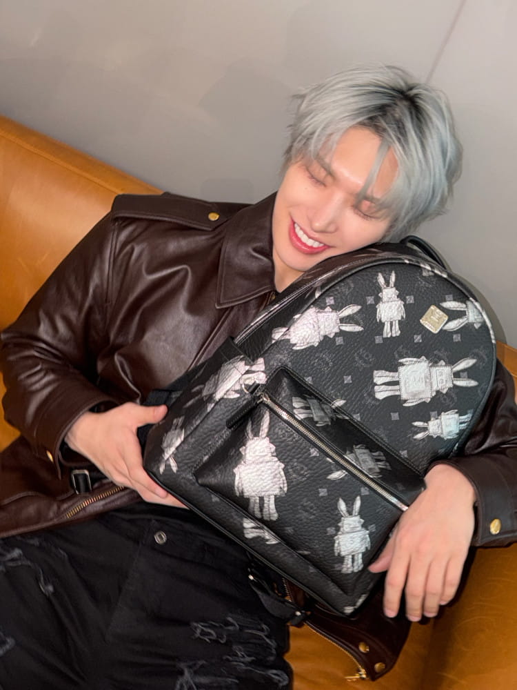 에이티즈 민기, 공항을 런웨이로 만든 ‘힙한 아우라’ 7 20260317 Louis Vuitton 6 5