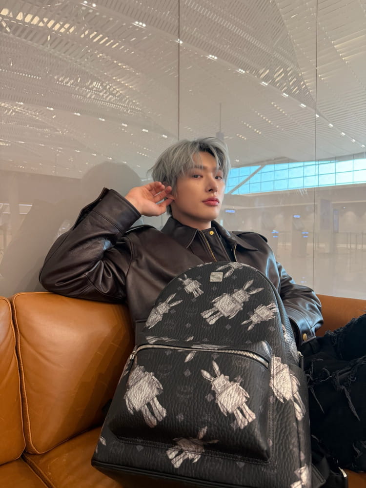 에이티즈 민기, 공항을 런웨이로 만든 ‘힙한 아우라’ 1 20260317 Louis Vuitton 7 1