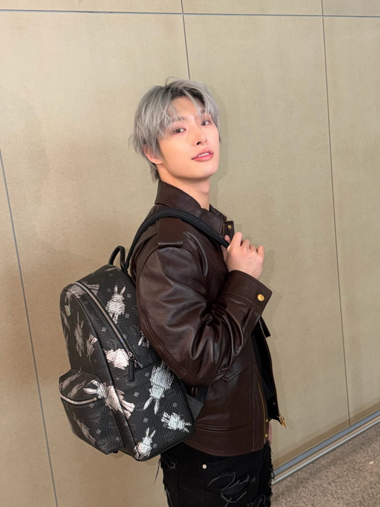 에이티즈 민기, 공항을 런웨이로 만든 ‘힙한 아우라’ 6 20260317 Louis Vuitton 9 4