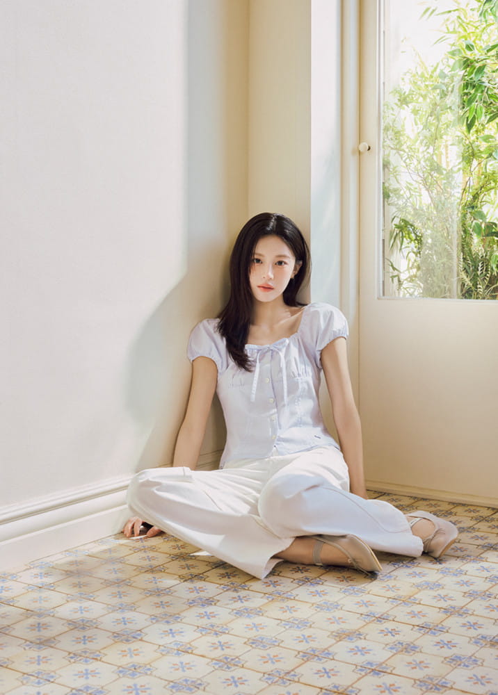 고윤정의 ‘눈부신 여름’… 청순 미모의 결정체 5 20260317 MARITHE FRANCOIS 6 3