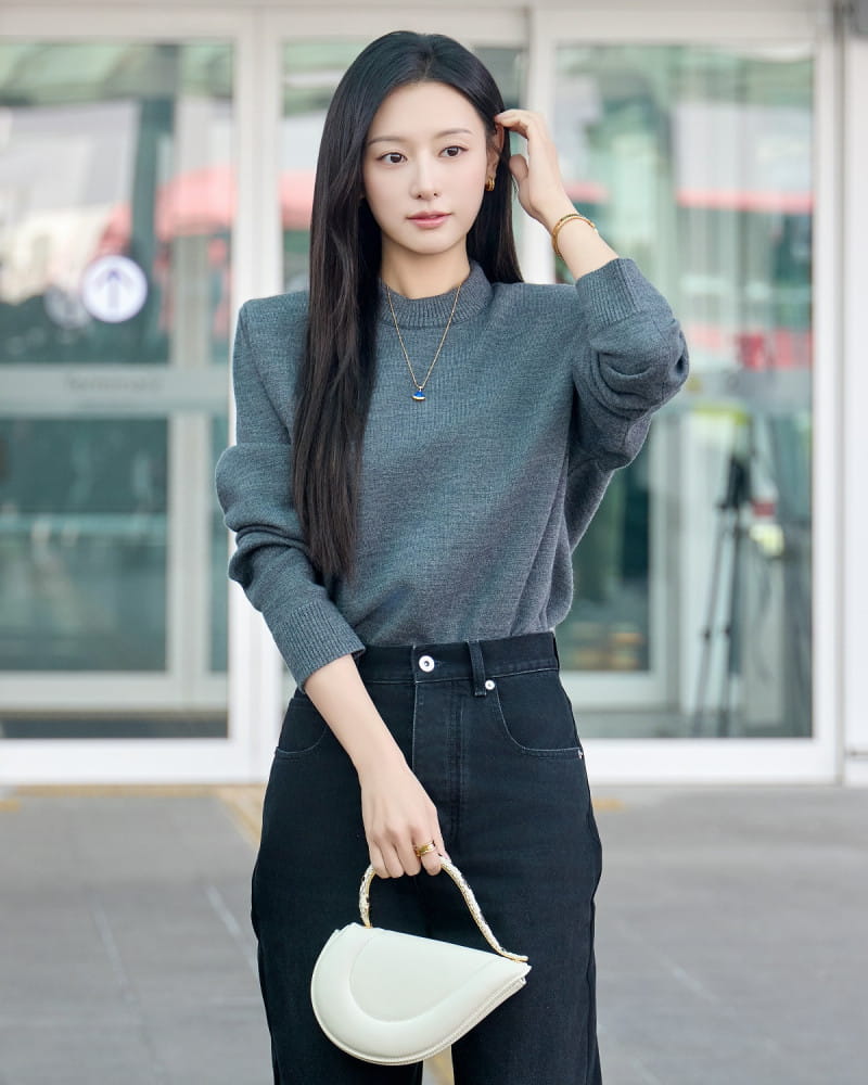 김지원이 픽한 불가리 ‘디바스 드림’ 공항패션 화제 7 20260323 Bulgari 1 5