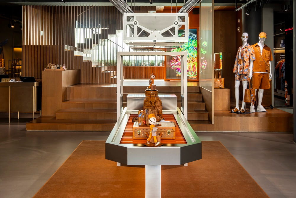 MCM 창립 50주년, 청담동에 ‘화성 호텔’이 떴다 7 20260323 mcm 4 5