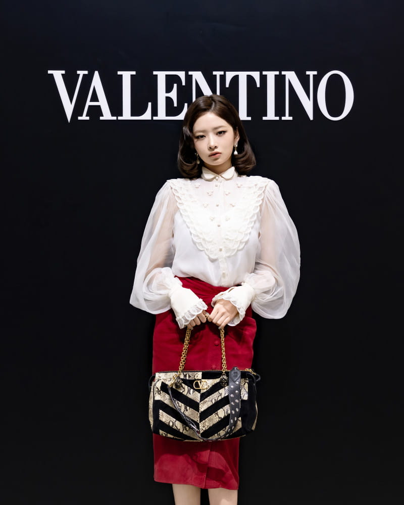 아이브 레이·리즈, 발렌티노 ‘파이어플라이즈’ 론칭 기념 행사 참석 5 20260323 valentino 2 3