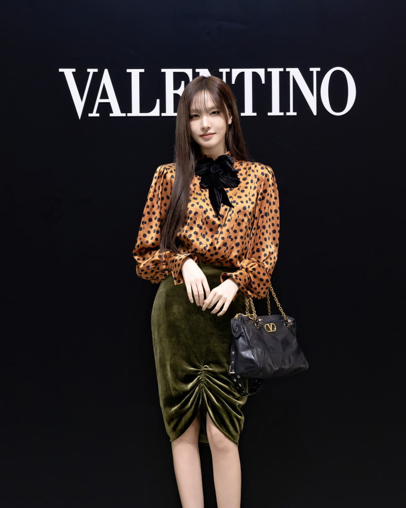 아이브 레이·리즈, 발렌티노 ‘파이어플라이즈’ 론칭 기념 행사 참석 6 20260323 valentino 5 4